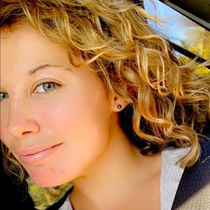 Meet your Posher, Leslie